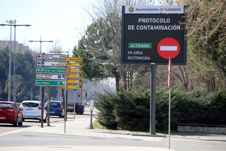 Información de las restricciones de tráfico en el casco histórico de Valladolid por la contaminación atmosférica